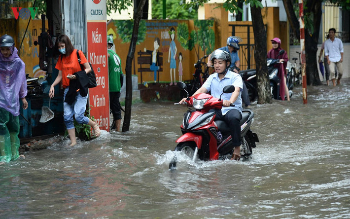 Dự báo, Hà Nội tiếp tục có mưa trong ngày mai (4/8).