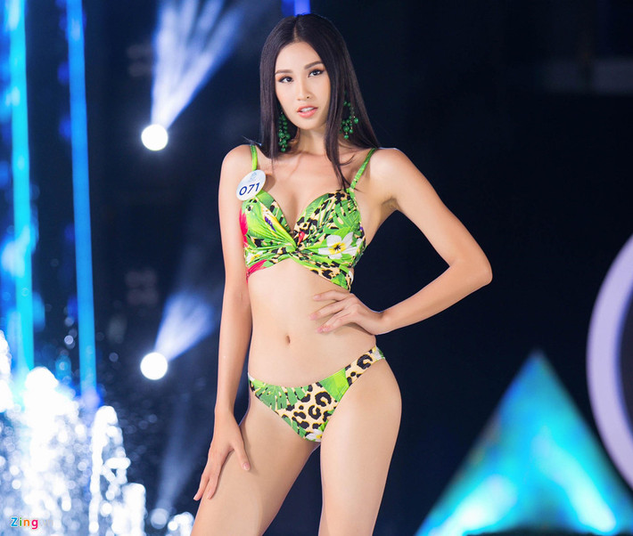 Với hình thể cân đối, gợi cảm (1,75 m, số đo 84-63-91) và có kinh nghiệm catwalk dày dặn, Phạm Anh Thư cũng được coi là nhân tố sáng giá từ đầu. Cách đây ba năm, cô gái 22 tuổi từng đạt thành tích top 5 Hoa khôi Áo dài. Tuy nhiên, khả năng chiến thắng của Anh Thư tại Hoa hậu Thế giới Việt Nam không quá cao (có thể là top 3 hoặc top 5), bởi cô từng vướng lùm xùm đăng quang một cuộc thi sắc đẹp quy mô nhỏ, được tổ chức tại Thái Lan vào năm 2017.
