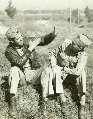 Cắt tóc thời chiến.