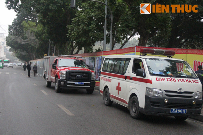 Vấn đề bảo đảm an toàn được đặt lên hàng đầu. Xe cứu thương, cứu hỏa, đội ngũ y tế, túc trực liên tục gần khu vực trận địa pháo để xử lý kịp thời những tình huống phát sinh.