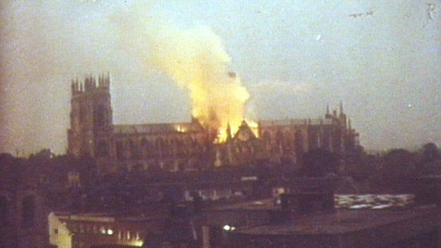 Sáng sớm ngày 9/7/1984, người dân thành phố York (Anh Quốc) hoảng loạn khi chứng kiến York Minster - nhà thờ cổ nhất thế giới đang bốc cháy. Vụ hỏa hoạn xảy ra ở phía Nam nhà thờ, thiêu rụi mái nhà, tranh tường, các công trình nổi tiếng... và gây thiệt hại lên tới 2,25 triệu bảng Anh theo tỉ giá lúc bấy giờ.