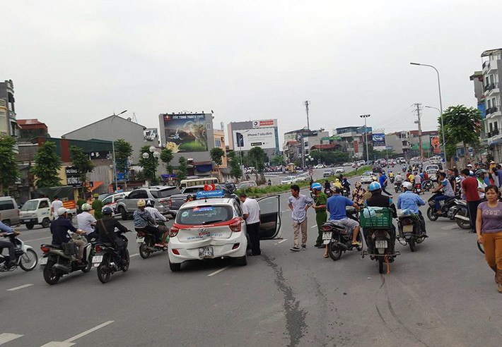 Thông tin ban đầu về vụ tai nạn giao thông ô tô đâm liên hoàn khiến ít nhất hai người nhập viện xảy ra vào khoảng 15h ngày 13/6, trên đường Trần Khát Chân (quận Hai Bà Trưng, TP Hà Nội).