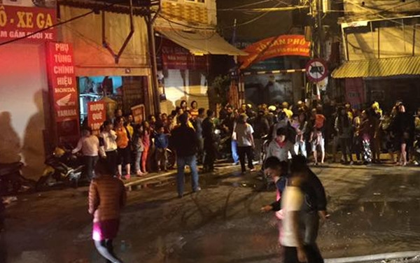 Đến khoảng 22h cùng ngày, ngọn lửa cơ bản đã được khống chế. Tuy nhiên do lửa cháy lớn đã khiến mái của nhà xưởng bị đổ sụp, nhiều người dân sống gần khu vực vô cùng hoảng loạn. Hiện nguyên nhân xảy ra vụ cháy đang được cơ quan chức năng điều tra, làm rõ.