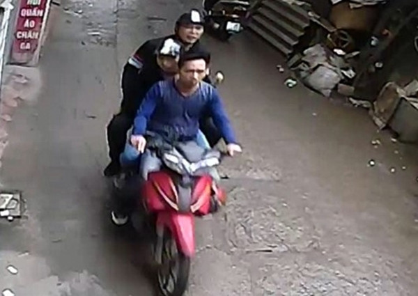 Quá trình xác thông tin, lấy lời khai của người dân sống gần hiện trường và từ những chứng cứ trích xuất camera người dân, đến ngày 3/4/2016, Phòng cảnh sát hình sự, Công an TP Hà Nội xác định được hình ảnh của 3 nghi phạm. Tuy nhiên, theo báo Lao Động, chiều ngày 5/4/2016, Thiếu tướng Đoàn Duy Khương, Giám đốc Công an Hà Nội khẳng định, vụ việc vẫn đang được cơ quan công an tích cực điều tra, khi có kết quả sẽ thông tin chính thức cho báo chí và đăng trên cổng thông tin Bộ Công an.