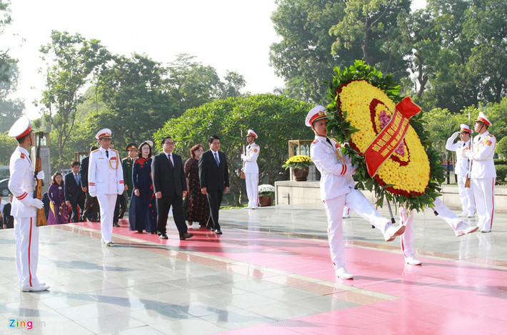 Đoàn đại biểu thành phố Hà Nội do Bí thư Thành ủy Hoàng Trung Hải và Chủ tịch UBND TP Nguyễn Đức Chung dẫn đầu.