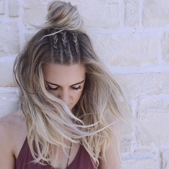 Áp dụng các kiểu nhuộm màu tạo lớp, highlight hay ombre, mái tóc của các cô gái trông sẽ càng thêm "chất chơi", sang chảnh.
