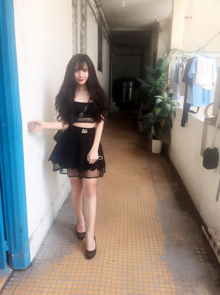 Nhờ đặc điểm này mà dù chưa hoàn toàn trở thành một cô gái thực sự nhưng Ngọc Trinh vẫn rất được lòng nhiều nhiếp ảnh gia, phó nháy trẻ ở Sài Gòn, thường xuyên nhận được những lời mời chụp ảnh, hợp tác với các shop thời trang, hay thực hiện các bộ ảnh nghệ thuật, váy cưới.