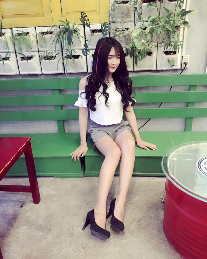Thần tượng của Ngọc Trinh cũng là một người nổi tiếng với câu chuyện chuyển đổi giới tính, đó là ca sĩ Hương Giang Idol. Cô nàng 9X luôn ngưỡng mộ sự tự tin, quyến rũ của Hương Giang Idol và luôn mong muốn bản thân trong tương lai cũng có được những thành công giống thần tượng của mình.