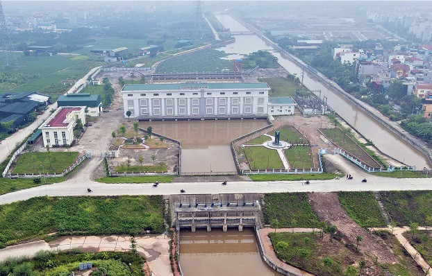 Dự án cải tạo hệ thống tiêu nước khu vực phía Tây TP Hà Nội (trạm bơm Yên Nghĩa)được UBND TP Hà Nội phê duyệt đầu tư từ năm 2013 và phê duyệt điều chỉnh dự án đầu tư 2 lần vào năm 2019 và 2021. (Ảnh: Báo Đầu tư).