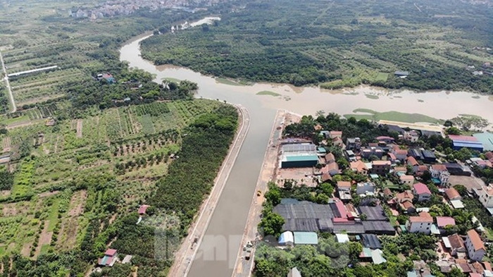Đồng thời, đề nghị UBND quận Hà Đông đẩy nhanh tiến độ thẩm định, phê duyệt, lựa chọn nhà thầu thực hiện công tác di chuyển công trình hạ tầng kỹ thuật phục vụ công tác giải phóng mặt bằng. (Ảnh: Tiền Phong).