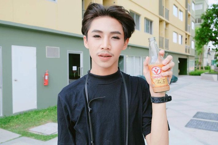 Hiện tại, ngoài kinh doanh, kiếm tiền trực tiếp từ trang cá nhân trên Facebook và Instagram của mình, Annop còn làm thêm công việc của một người mẫu phi giới tính. Được nhiều đơn vị mời gọi ký hợp đồng và làm việc một cách thực sự chuyên nghiệp.