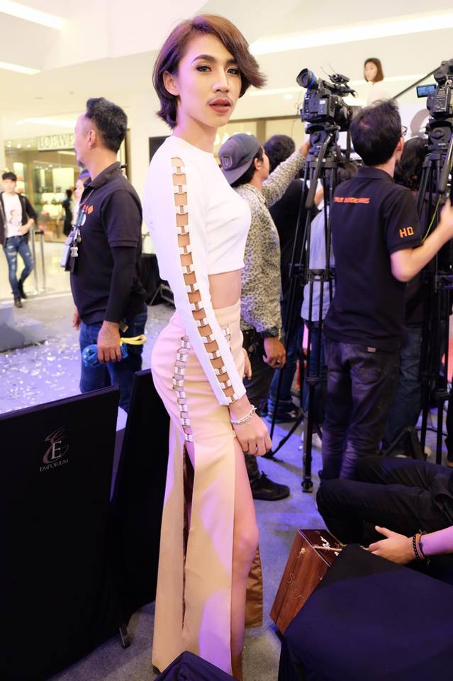 Xét về điều này, Annop đã hơn hẳn Tùng Sơn ở Việt Nam - nhân vật vẫn đang cố gắng bằng những chiêu trò của mình để hút thêm số lượng người theo dõi mà không thể hiện bất cứ một tài năng, thế mạnh thực tế nào. Một điều cần thừa nhận nữa ở Annop là khi ăn mặc nghiêm chỉnh, cậu đã thể hiện rõ được thế mạnh về vóc dáng của mình. Có dáng người cao, da trắng, ưa nhìn... Annop thực sự rất phù hợp với những trang phục trình diễn thời trang của phái nữ.