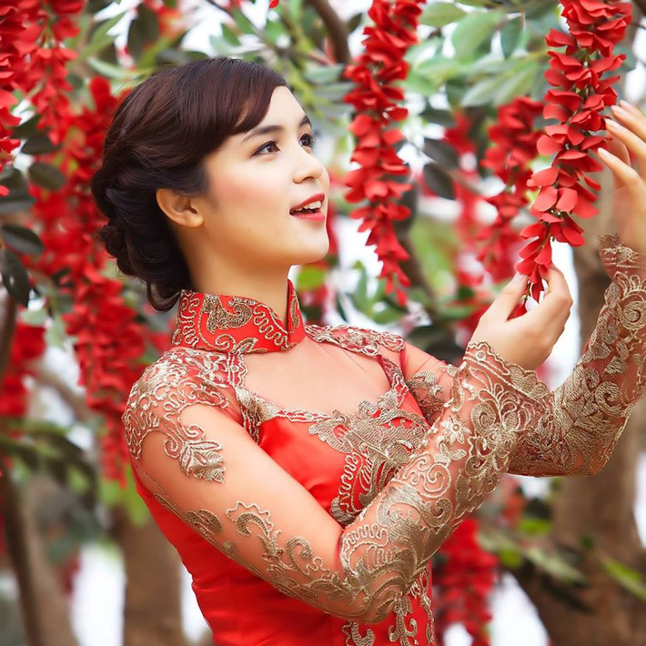 Ngắm nhan sắc chị Kính Hồng trẻ trung, đáng yêu.
