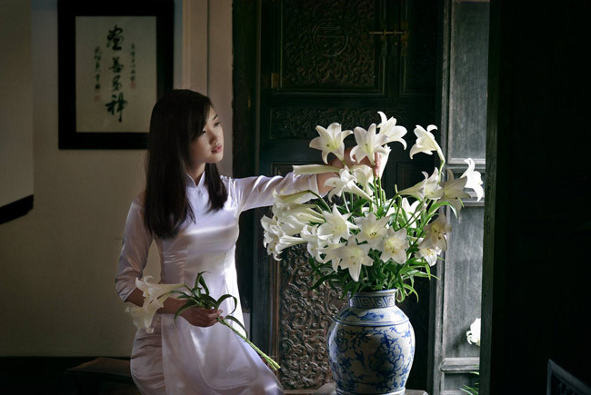 Loài hoa trắng tôn lên vẻ đẹp thanh cao của người con gái (ảnh: Đinh Văn Linh).