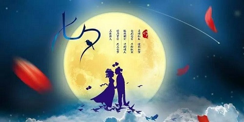 Vào một ngày nọ, 7 chị em Chức Nữ cảm thấy cuộc sống trên thiên đình thật buồn chán, tẻ nhạt nên đã quyết định xuống trần gian thăm thú. Khi xuống hạ giới ngao du phong thủy, họ nhìn thấy và bị hút hồn bởi một hồ nước tuyệt đẹp, những bông hoa đầy màu sắc, tiếng chim hót, màu xanh của cỏ cây, hoa lá xung quanh.