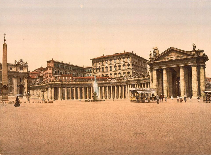 Vatican: Nằm gọn trong thủ đô Rome của Italy, Vatican – quốc gia có số dân thấp nhất thế giới luôn khiến mọi người bị cuốn hút bởi các câu chuyện về Giáo hoàng, cùng những giai thoại huyền bí về tôn giáo.