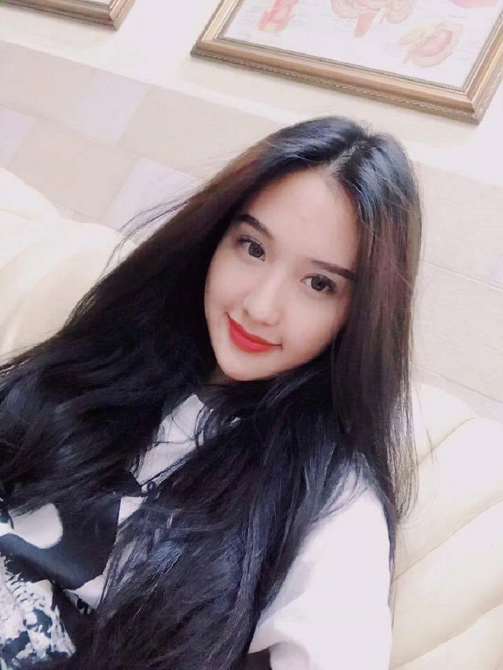 Bảo Bảo tâm sự: “Trước giờ mình chỉ chú tâm vào việc học nên dù nhận được khá nhiều lời mời nhưng mình đều từ chối. Dạo gần đây, khoảng thời gian học và sinh hoạt khá thỏa mái thì mình mới thử sức ở lĩnh vực người mẫu ảnh. Dù mới trải nghiệm với nghề trong khoảng thời gian ngắn nhưng mình có cơ hội gặp được nhiều người từ đó cho mình những bài học rất bổ ích. Đồng thời qua công việc này mình cũng có một khoản thu nhập để lo cho cuộc sống cá nhân và phụ giúp gia đình. Điều này làm mình rất vui và tự hào với bạn bè đồng trang lứa”.