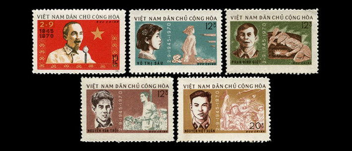 Bộ tem "Kỷ niệm lần thứ 25 ngày thành lập nước" gồm 05 mẫu, phát hành năm 1970.