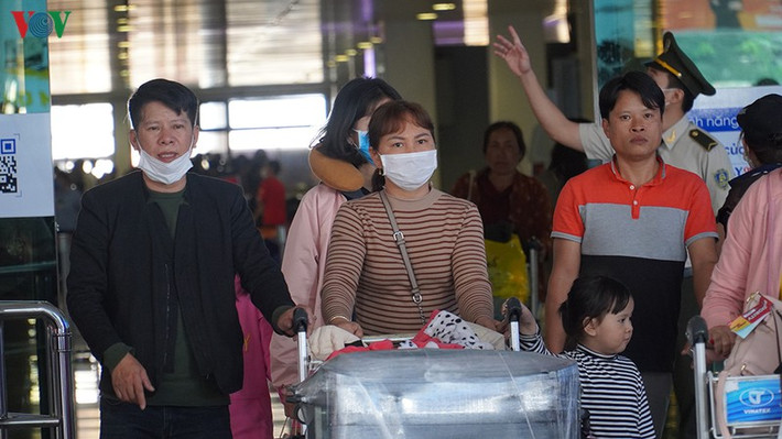 Tuy nhiên, cũng có một số ít hành khách chưa trang bị khẩu trang cho chính mình.