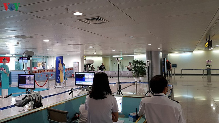Các nhân viên thực hiện nghiêm túc các quy trình kiểm dịch.