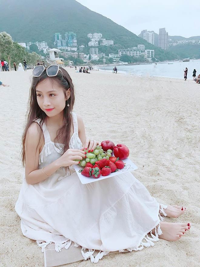 Cuộc sống bộn bề nhưng anh vẫn không quên dành cho cô lời nói ngọt ngào, càng không ngại thể hiện tình cảm trước đám đông. “Có một lần, trong bữa ăn mọi người hỏi về chúng mình, anh chỉ cười và nắm lấy tay mình nói: “Anh chỉ muốn kết hôn một lần, nếu tình yêu, cuộc sống hôn nhân giữa hai người tốt đẹp, anh sẽ rất hạnh phúc. Còn nếu mọi thứ tồi tệ, anh cũng không kết hôn lần nữa, vì vậy anh mới chờ đợi em””, Nam Thúy hạnh phúc kể.