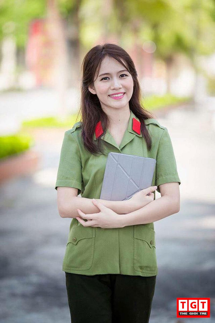 Vì đặc thù của ngành học nên hình ảnh của Mởi luôn song hành với bộ quân phục của người chiến sĩ an ninh.