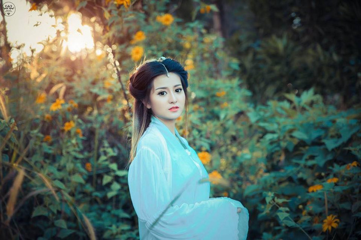 Ngắm nhìn những bức ảnh của Lữ Thùy Vy, một 9X đến từ Gia Lai, chiêm ngưỡng nhan sắc hút hồn của cô, ít ai biết được cô đã là mẹ của 3 đứa con trai, một mình chăm sóc, nuôi dưỡng. Bà mẹ trẻ 3 con xinh như hot girl khiến nhiều người phải trầm trồ về nhan sắc và thông cảm cho hoàn cảnh, chuyện gia đình không yên ấm.