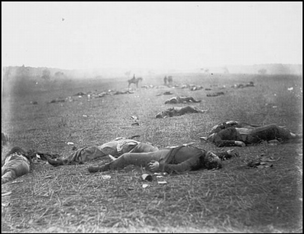 Trận Gettysburg trong cuộc nội chiến Mỹ là trận đánh đẫm máu nhất kéo dài 3 ngày (1, 2 và 3/7/1863).
