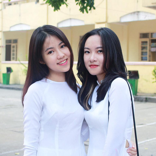 Minh Thư cũng từng xuất hiện trên một số trang tin khi giành được các thành tích như: Á quân cuộc thi “Ngôi sao Việt Đức” tổ chức năm 2016, giành 4 huy chương vàng dancesport Hà Nội mở rộng, 3 giải Hải Dương mở rộng và một huy chương đồng Hải Phòng mở rộng…