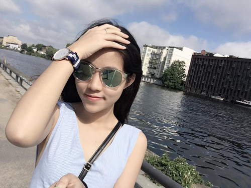 Minh Thư đặc biệt ấn tượng với đề thi Văn. Cô đánh giá, đề thi vừa sức và khuyến khích các thí sinh bày tỏ quan điểm riêng về cuộc sống. Dù có không ít ý kiến tranh cãi xung quanh câu hỏi nghị luận xã hội về từ “thấu cảm” nhưng riêng Thư lại rất thích chủ đề này.