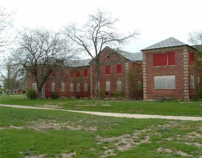 6. Bệnh viện tâm thần Manteno - Manteno, Illinois: Bệnh viện này từng là một trại tị nạn điên rồ. Đây là nơi chứa hơn 8.000 bệnh nhân trong nhiều năm qua với nhiều sự thật rùng rợn và câu chuyện đáng sợ bên trong nó.(Ảnh: Weirdworm)