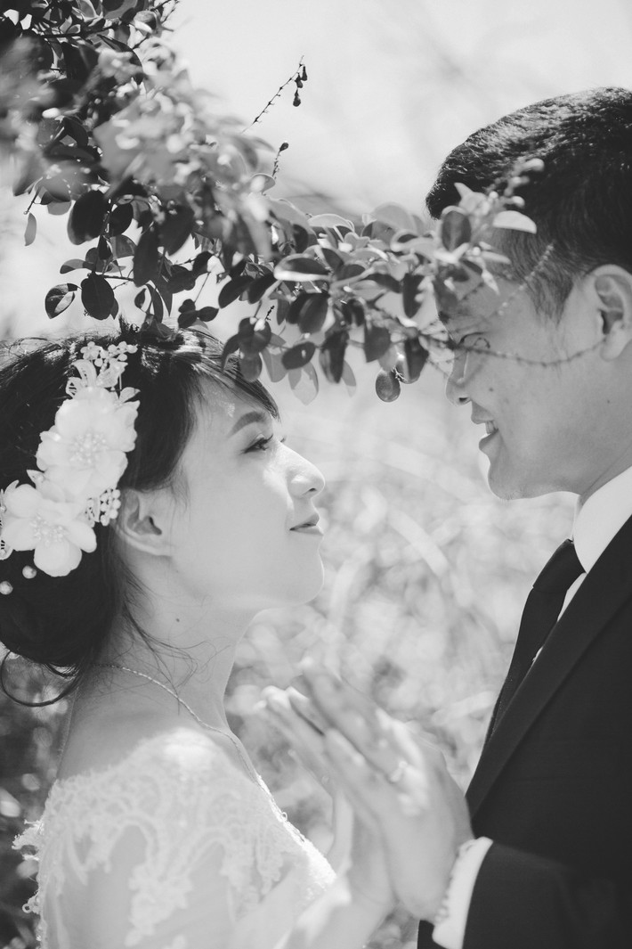 Sau khi tốt nghiệp, hai người đều theo đuổi những lựa chọn và đam mê riêng. Thời gian này cũng là chuỗi ngày tương đối khó khăn và nhiều thử thách bởi thời gian ở bên nhau ngày một ít đi. Ngày còn đi học, gặp nhau ít đã đành. Sau này về nhà đi làm, mà có khi cả tuần cũng không gặp được một lần, mặc dù hai nhà chỉ cách nhau vẻn vẹn 1 cây số. Ảnh: Hải Lê Cao.