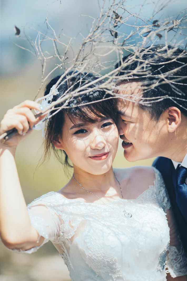 Cặp đôi Bắc Ninh cùng tuổi, nàng là Trần Thị Nhung và chàng là Phạm Văn Hải đã trải qua rất nhiều kỷ niệm, dấu ấn đặc biệt trên chặng đường yêu trước khi “về chung một nhà”. Nhung có biệt danh Kẹo vì người bé như cái kẹo. Hải hay được gọi là Týt bởi đôi mắt híp mí mỗi khi cười. Hai người quen nhau từ những năm đầu cấp 3, vào cái thời mà giới trẻ chẳng ai xa lạ với blog 360 thay vì sự phổ biến của các loại hình mạng xã hội như bây giờ. Ảnh: Hải Lê Cao.