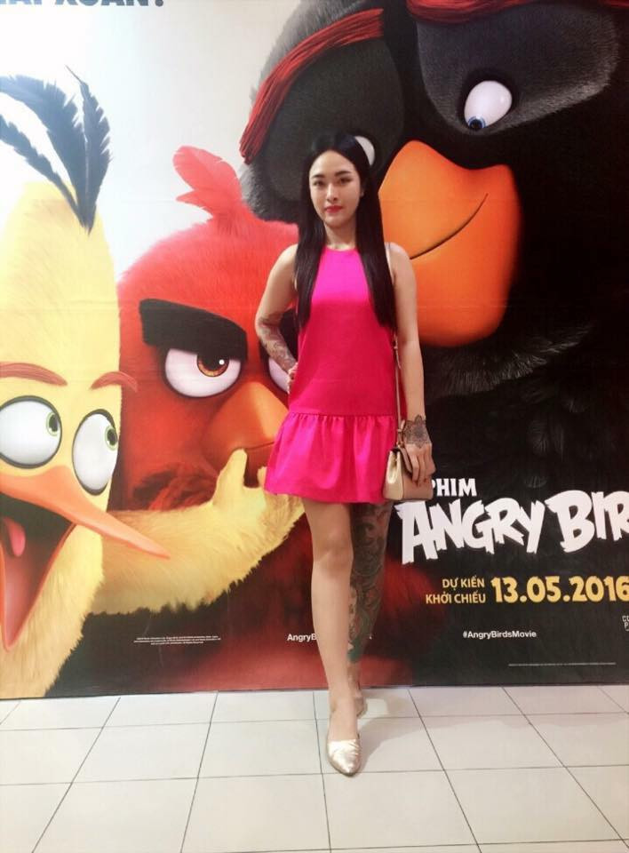 Dù đến nay, vụ tố cáo này vẫn chưa được làm rõ, nhưng nó cũng khiến hình ảnh cô hot girl xăm trổ đam mê làm từ thiện bị thay đổi trong mắt nhiều bạn trẻ. Hiện tại ngoài làm từ thiện, Xuân Hương còn kinh doanh mỹ phẩm, đồ ăn vặt trên mạng và số lượng người theo dõi lớn mà cô có được chắc chắn sẽ ảnh hưởng lớn tới công việc kinh doanh này. Ảnh trong bài: Facebook nhân vật.