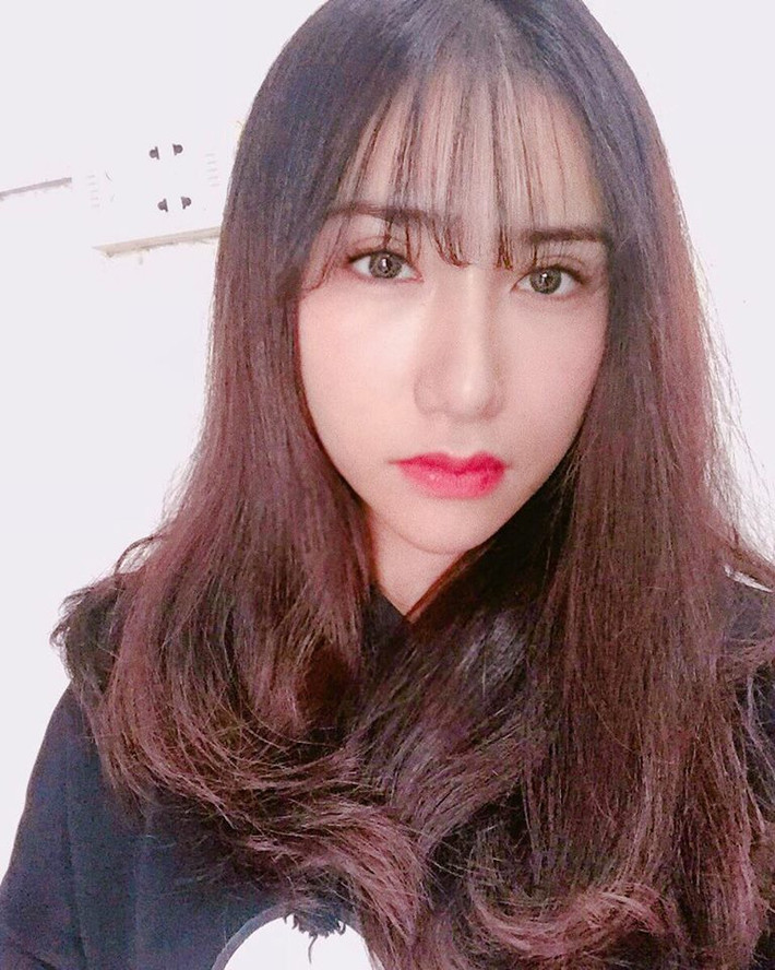 Những lời phán xét, bình luận có phần chủ quan của dân mạng đã ít nhiều ảnh hưởng đến cuộc sống, suy nghĩ của Quỳnh Trang trong vài ngày qua. Và khi đã giải thích rõ sự việc đằng sau đoạn clip vừa qua, Quỳnh Trang mong muốn dân mạng hãy xem đoạn clip đó đơn thuần để giải trí và giảm bớt mức độ "soi" về cuộc sống cũng như phán xét về chuyện tình cảm của hai người. Phản ứng như vậy nhưng trước sự quan tâm bất ngờ của nhiều dân mạng Quỳnh Trang cũng cảm thấy có chút vui vẻ, thú vị.