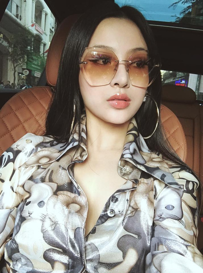 Huyền Baby cho biết việc nhận những lời đánh giá, khen chê về một sản phẩm mới trong kinh doanh là điều hoàn toàn bình thường và cô không "chửi khách" chỉ vì bị chê bán sản phẩm tệ như nhiều dân mạng bàn tán trước đó. Việc tiếp nhận góp ý cho các sản phẩm là điều mà tất cả những nhà kinh doanh đều làm nhưng cách góp ý, đưa ra các vấn đề của vị khách kia thực sự rất bất lịch sự và thể hiện sự thiếu tôn trọng.