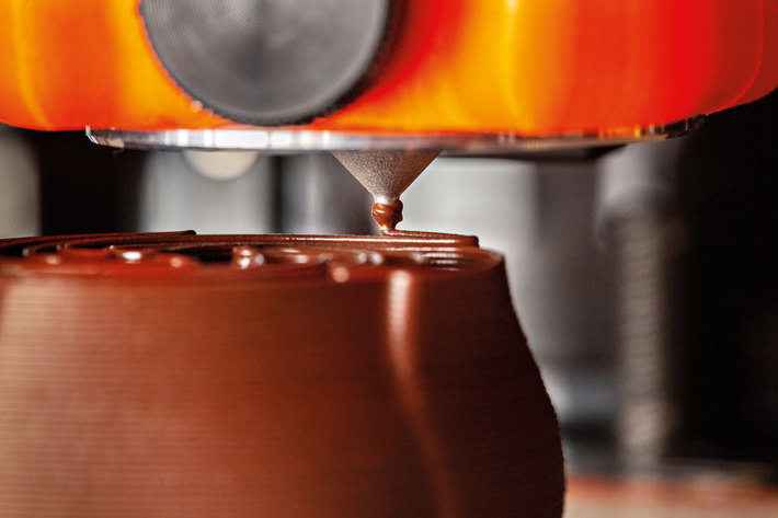 Cocoa Press có chức năng y như những máy in 3D hiện nay, nhưng thay vì phun ra nhựa thì nó sẽ phun ra sôcôla được chế biến bằng công thức đặc biệt. Nếu muốn, người dùng vẫn có thể tự tạo ra công thức sôcôla của riêng mình.