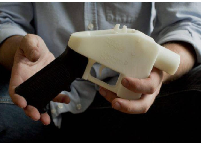 In 3D súng.Mặc dù in 3D súng đang gặp phải nhiều vấn đề pháp lý và an ninh ở nhiều quốc gia. Nhưng việc chế tạo mẫu súng bằng công nghệ 3D vẫn là một phát minh tiến bộ của nhân loại. Trong ảnh là một khẩu súng được in 3D được làm hầu như hoàn toàn bằng nhựa. Ảnh: AP.