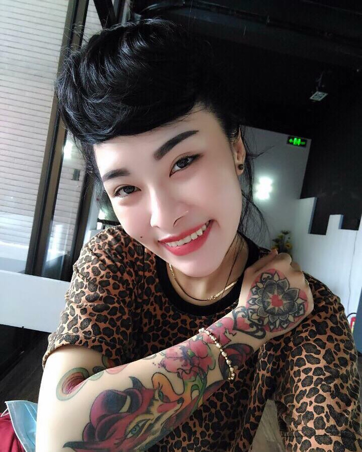 Chưa thể đưa ra những kết luận cuối cùng và chính xác về động cơ cũng như cụ thể hành động của Xuân Hương nhưng đa phần những gì cô nêu ra trên trang cá nhân của mình đều tạo ra sự ác cảm với người xem. Và trước những phản ứng gay gắt của cộng đồng mạng, Xuân Hương luôn giữ thái độ bình thản, bất chấp mọi lời chỉ trích. Thậm chí cô còn yêu cầu dân mạng không tranh cãi, bàn luận đúng - sai trên trang cá nhân và fanpage của mình.