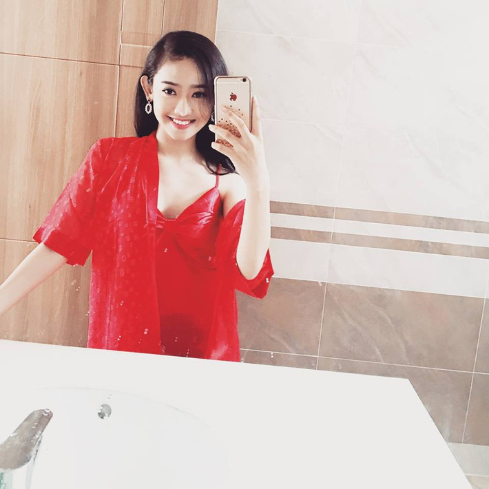 Lần sửa răng mới đây của Thúy Vi thể hiện quyết tâm muốn thay đổi hoàn toàn, “nâng cấp” nhan sắc lên một “tầm cao” mới.
