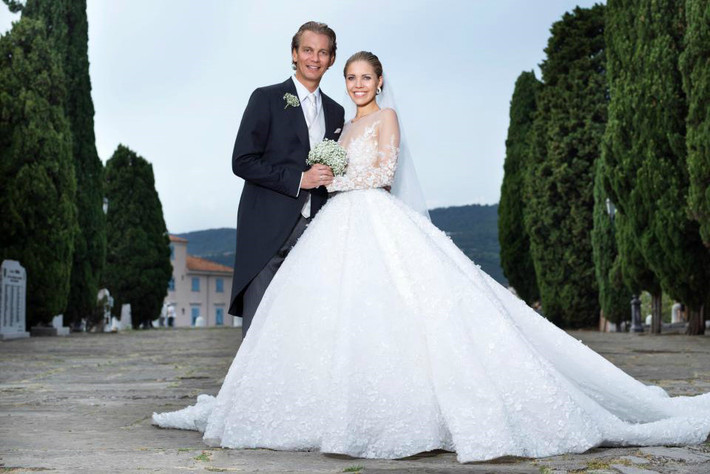 Theo Daily Mail, Victoria - Werner gặp nhau lần đầu vào năm 2010 và đính hôn vào tháng 5 năm ngoái.