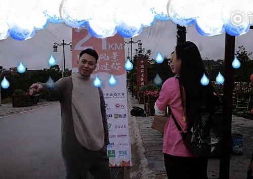 Cuối cùng, không thể đợi nổi, Triệu Á liên lạc với ban tổ chức xin giúp đỡ. Khi ban tổ chức rà soát lại những đối tượng tham gia mới phát hiện ra rằng, bạn gái của Triệu Á đã chạy... sai đường. Đó chính là lý do cô chạy mãi mà không tới đích. Kết quả, ban tổ chức phá lệ, mở một đường chạy mới, giúp bạn gái của Triệu Á chạy tới đích cũng đồng thời giúp Triệu Á cầu hôn thành công.