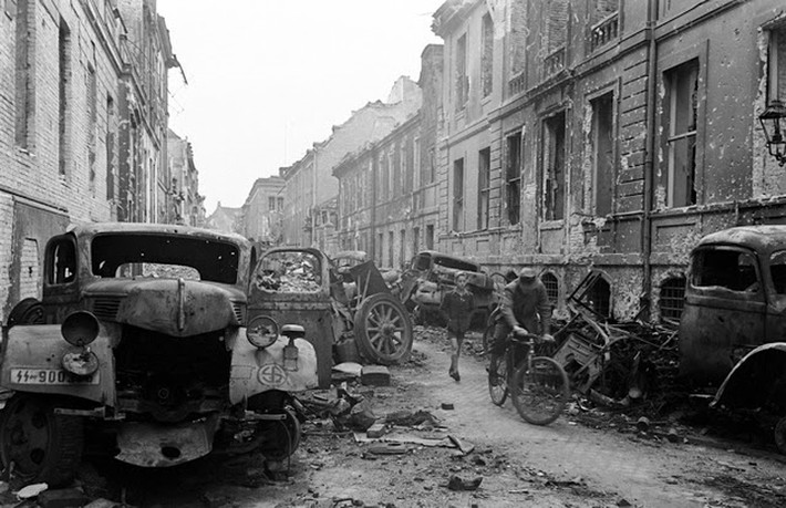 Oberwallstrasse nằm ở trung tâm Berlin là nơi diễn ra những cuộc giao tranh ác liệt nhất giữa Đức và quân đội Liên Xô vào mùa xuân năm 1945.