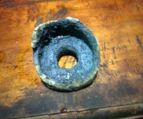 Ngoài ra tin tức từ báo Yên Bái cho hay, cùng thời điểm có vật thể lạ hình cầu rơi xuống nhà người dân ở thôn Tân Đồng, thì đã có thêm vật thể lạ được phát hiện khi rơi vào nhà người dân cùng xã. Theo miêu tả, vật thể này là mảnh kim loại vỡ, bề ngoài bị cháy xém, nặng khoảng 200 gam. Vật thể rơi xuống nhà ông Đinh Văn Ba tại thôn 5 cùng xã Tân Đồng. Nhà ông Ba cách nhà nơi vật thể lạ hình cầu rơi xuống khoảng 5 km.