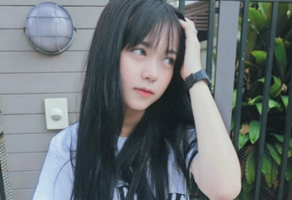 Cặp đôi học sinh yêu nhau và thường xuyên khoe những khoảnh khắc ngọt ngào, hạnh phúc lên mạng xã hội. Những hình ảnh này vô tình khiến thành viên hội FA ghen tị, chạnh lòng.
