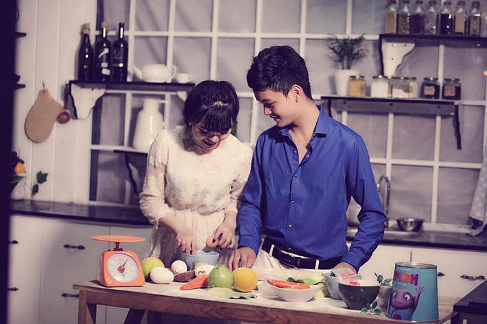 Cô cũng tiết lộ thêm, Tùng Lâm là người thật thà, thẳng thắn nhưng đôi khi hơi nóng tính. Sau một thời gian yêu nhau, cô cảm thấy sự nhiệt tình, hết lòng vì người yêu của Tùng Lâm, dù cô làm bất cứ việc gì anh cũng đều làm mà không hề ca thán. Chính vì lý đó cô quyết định chọn anh là người đàn ông mình sẽ lấy làm chồng.