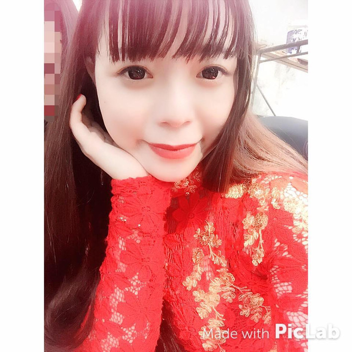 Dù công việc kinh doanh bận rộn nhưng Minh Huyền không quên dành thời gian chăm sóc bản thân. Cô sở hữu nhan sắc xinh đẹp, nước da trắng mịn chẳng thua kém gì hot girl.