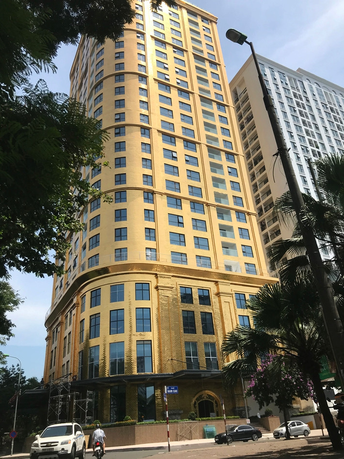  Dự án Hà Nội Golden Lake - B7 Giảng Võ (phường Giảng Võ, quận Ba Đình, TP Hà Nội) do Công ty TNHH Hòa Bình (Hòa Bình Group) làm chủ đầu tư xây dựng bao gồm 4 tầng hầm và 25 tầng nổi.