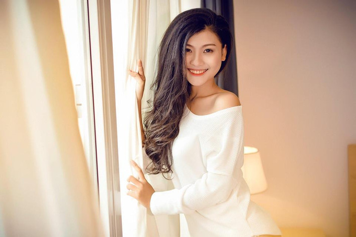 Dù tiết lộ bản thân thích theo đuổi mọi phong cách, nhưng với Cẩm Nhung, hình ảnh nổi bật nhất, ấn tượng nhất của cô thường là mang phong cách sexy, quyến rũ. Ngoài bộ ảnh "Cô lang y", Cẩm Nhung còn có rất nhiều bộ ảnh khác mang nhiều concept khác nhau, nơi cô khoe được vẻ đẹp hình thể và ba vòng cơ thể hút mắt người xem.