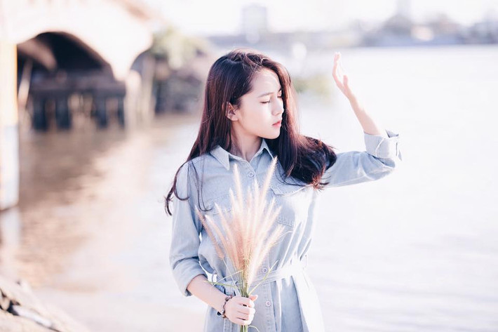 Đáp lại những nghi ngờ này, Hà Vẫn chọn sự im lặng. Cô cho rằng hành động thể hiện tấm lòng của mình với mẹ chỉ cần mẹ và những người thân thiết, gần gũi với mình hiểu được… Món quà tặng mẹ này cô nàng có được nhờ sự cố gắng, chăm chỉ làm việc và nó cũng là một chút thể hiện sự tự tin vào chính bản thân mình.